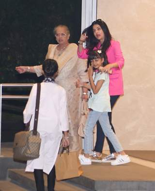 Aishwarya Rai Bachchan snapped at Srcc Hospital with mother and daughter Aaradhya Bachchan for an event!