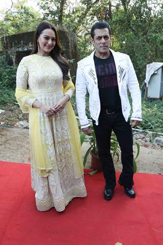 Sonakshi Sinha and Salman Khan at the promotion of movie Dabangg 3