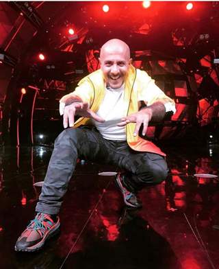 Vishal Dadlani auctions his jackets for education of street kids!