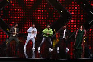 Kartik Aryan invites Dance Plus captains for an open dance Challenge