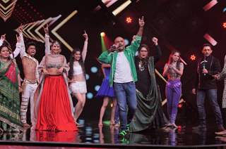 Indian Idol Judges Himesh Reshammiya & Vishal Dadlani light up the stage of India’s Best Dancer!