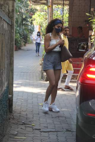 Taapsee Pannu snapped outside Rakeysh Omprakash Mehra's office in Bandra