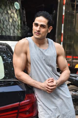 Priyank Sharma at Mira Road on Shoot Location!