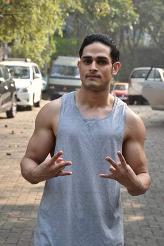 Priyank Sharma at Mira Road on Shoot Location!