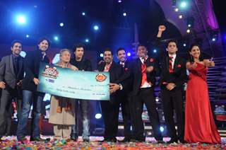 Shankar''s Rockstars awarded the winner''s prize of Amul Music Ka Maha Muqqabla