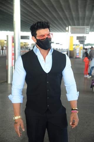 Sahil Khan sanpped at airport