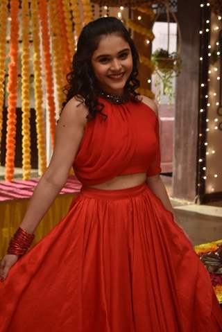 Muskan Bamne as Pakhi in red dress in Anupama