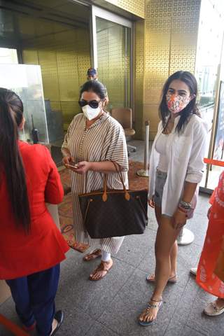 Sara Ali Khan and Amrita Singh snapped at airport