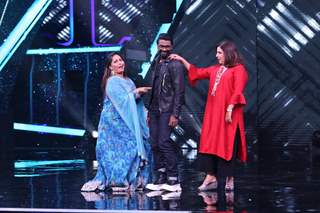 Remo D'Souza, Farah Khan and Geeta Kapur on sets of Super Dancer Chapter 4