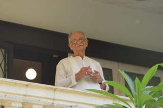 Gulzar Sahab snapped at his balcony!