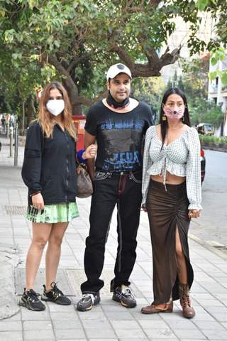 Aarti Singh, Krushna Abhishek and Kashmira Shah spotted in Khar