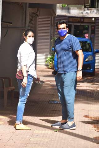 Zaheer Khan with wife Sagarika Ghatge spotted at bandra