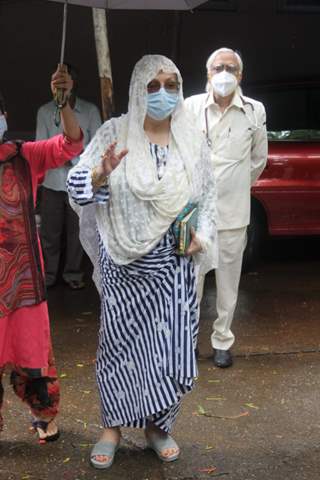 Saira Banu spotted outside Hinduja hospital