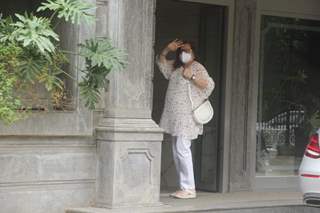 Babita Kapoor snapped at Randhir Kapoor's house in Bandra