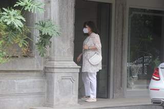 Babita Kapoor snapped at Randhir Kapoor's house in Bandra