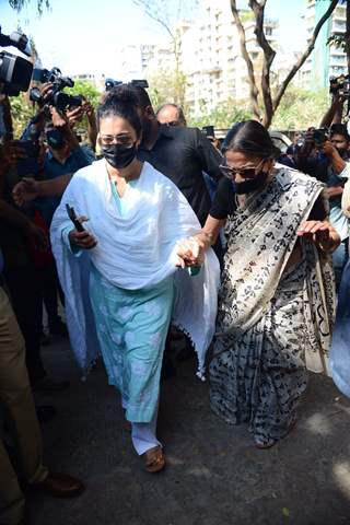 Kajol with mother Tanuja