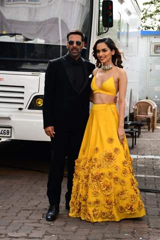 Akshay Kumar and Manushi Chillar spotted promoting their upcoming film Prithiviraj on dance dewane juniors