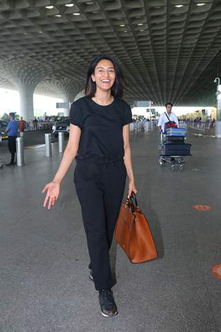 Erica Fernandes spotted at Mumbai airport 