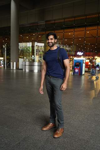 Akshay Oberoi snapped at the Mumbai airport