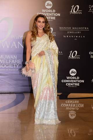 Iulia Vantur grace the red carpet of Manish Malhotra’s Mijwan Couture show