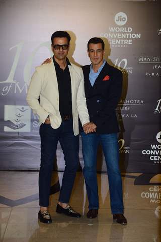 Ronit Roy, Rohit Roy  grace the red carpet of Manish Malhotra’s Mijwan Couture show