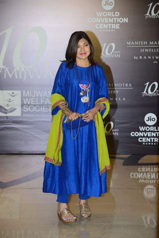 Alka Yagnik grace the red carpet of Manish Malhotra’s Mijwan Couture show