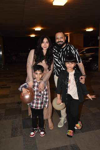 Vanessa Walia, Bunty Walia poses with kids in the city 