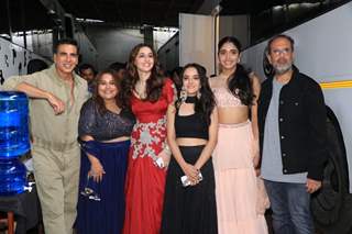 Akshay Kumar, Sadia Khateeb, Deepika Khanna, Sahejmeen Kaur, Smrithi Srikanth And Aanand L. Rai spotted promoting RakshaBandhan on the set of Superstar Singer 2