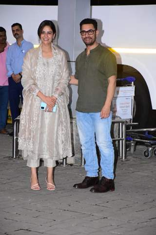 Aamir Khan spotted with Mona Singh at the Kalina airport 