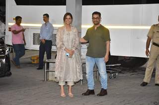 Aamir Khan spotted with Mona Singh at the Kalina airport 