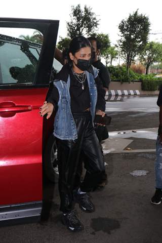 Shruti Haasan spotted at the mumbai airport 