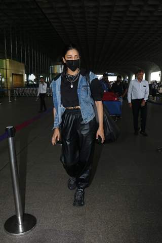 Shruti Haasan spotted at the mumbai airport 