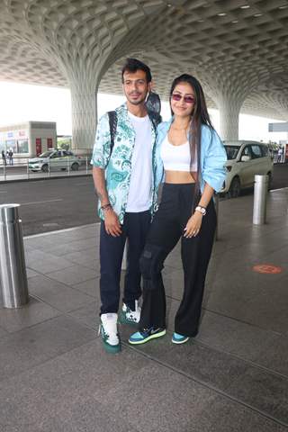 Yuzvendra Chahal, Dhanashree Verma spotted at the Mumbai airport