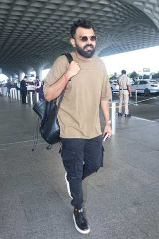 Dj Chetas snapped at the Mumbai airport