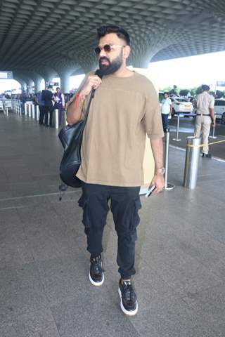 Dj Chetas snapped at the Mumbai airport