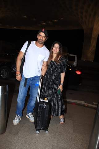 Mohit Malik spotted with wife Addite Malik at the Mumbai airport