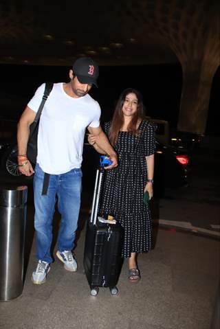 Mohit Malik spotted with wife Addite Malik at the Mumbai airport