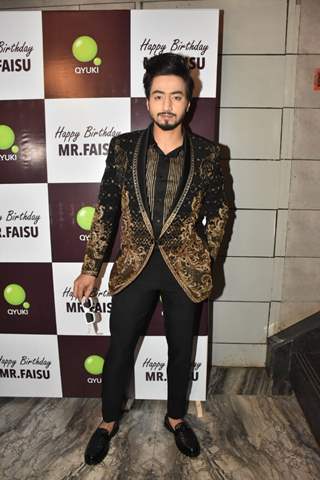 Faisu clicked in a black and gold blazer at his birthday bash