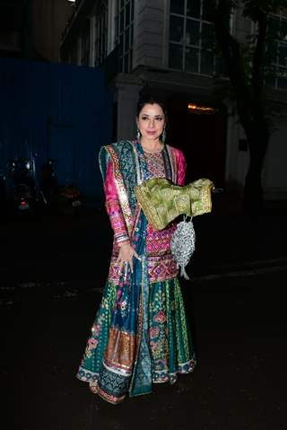 Neelam Kothari spotted at Anil Kapoor’s residence for Karwa Chauth pooja. 