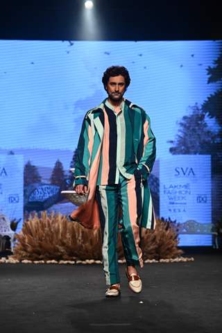 Kunal Kapoor ramp walk as showstoppers on Day 4 of the Lakme Fashion Week 2022