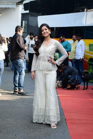 Ishita Dutta looked lovely in an off white sharara suit as she was spotted on the sets of The Kapil Sharma Show