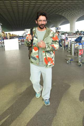 Sunil Grover spotted at the Mumbai airport