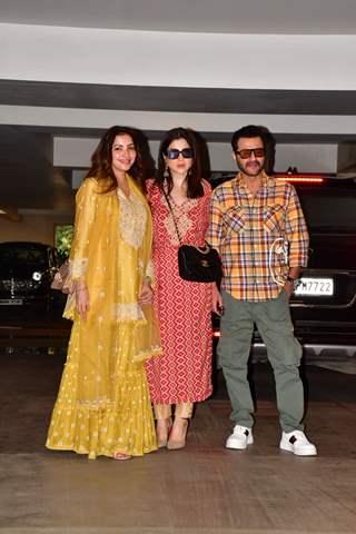 Maheep Kapoor and Sanjay Kapoor spotted at Janhvi kapoor's new house 