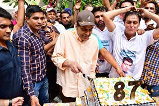 Dharmendra celebrating his 87th Birthday 