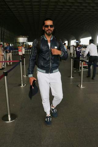 Dino Morea spotted at the Mumbai airport