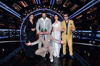 Ranveer Singh, Rohit Shetty, varun Sharma, Jacqueline Fernandez spotted promoting upcoming film Cirkus on the set of Indian Ideol 13 