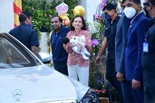 Mukesh Ambani, Nita Ambani welcomes Isha Ambani, Anand Piramal and their twins 