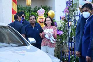 Mukesh Ambani, Nita Ambani welcomes Isha Ambani, Anand Piramal and their twins 