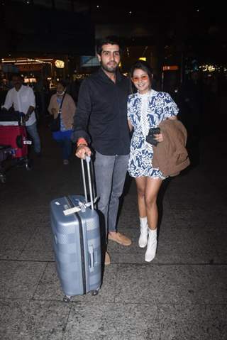 Anjali Arora spotted with her boyfriend at the Mumbai airport 