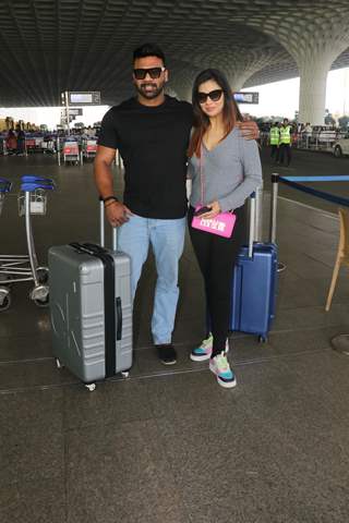 Divya Agarwal spotted with her boyfriend at the Mumbai airport